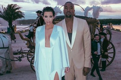 Kim K Rayakan Ultah Pernikahan dengan Ciuman Lidah pada Kanye West