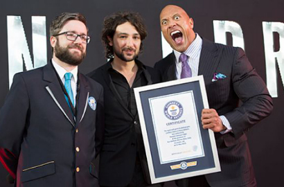 Selamat, Dwayne Johnson Raih Rekor Dunia Berkat Foto Selfie