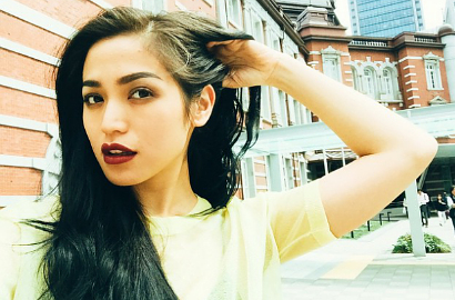 Jessica Iskandar Gaya Liburan dan Ngecat Rambut di Jepang