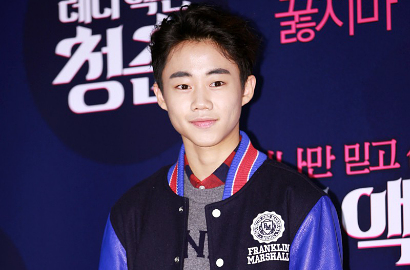 Masuk Wajib Militer, Park Ji Bin Selca Dulu Bareng Bintang 'School 2015'