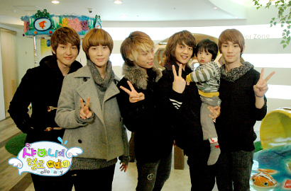 Ucapkan Selamat Ultah ke SHINee, Fans Pangling Lihat Yoogeun 'Hello Baby'