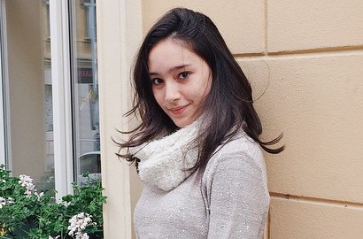 Cantiknya Tatjana Saphira Pakai Gaun Pengantin di 'Negeri Van Oranje'