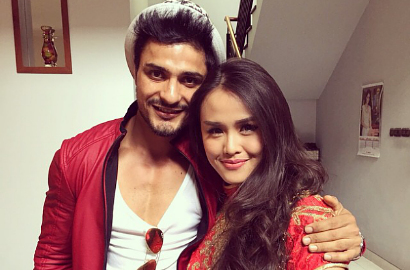 Pamer Kemesraan, Vin Rana Bahagia Ditraktir Pacar di Bandung