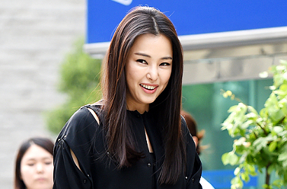 Wah, Honey Lee Pernah Ditawari Hilangkan Lesung Pipit