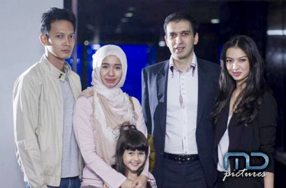 Bella Tegang Bertemu Raline Shah di Foto 'Surga Yang Tak Dirindukan'
