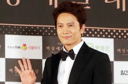 Ji Sung Ulang 'Kill Me Heal Me' di Fanmeeting dengan Seribu Fans
