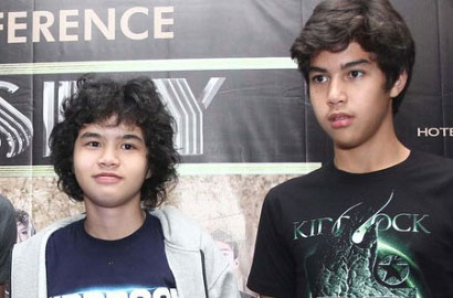 Manggung Perdana Bareng Dul, El Rumi Cuma Pakai Sandal Jepit
