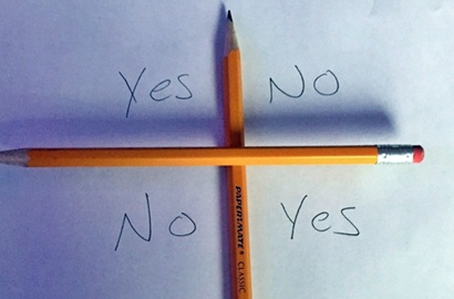 Uniknya Permainan Panggil Jelangkung Ala Bule Pakai Pensil