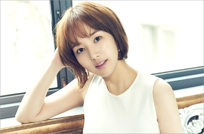 Park Min Young Super Menawan di Foto Syuting 'Braveness of the Ming'