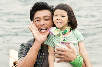 Kocaknya Choo Sarang Dandani Ayahnya Jadi Wanita di 'Superman is Back'