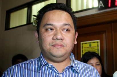 Farhat Abbas Sindir Trend Gigi Putih di Kalangan Artis