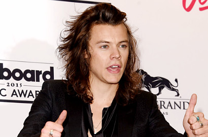 Ketahuan Rekaman di Studio, Harry Styles Benar Akan Tinggalkan 1D?