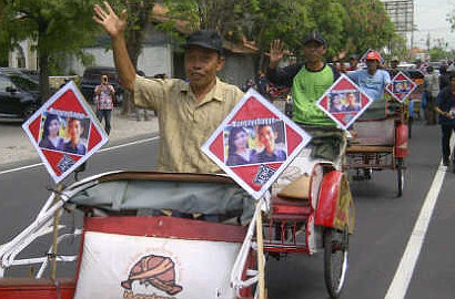 Ratusan Tukang Becak Gladi Resik Demi Antar Tamu Pernikahan Putra Jokowi