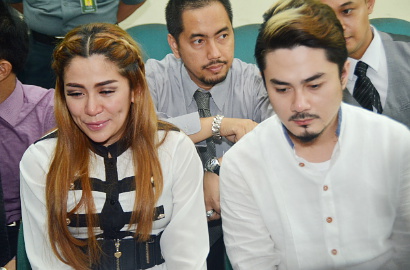 Cinta Penelope Menangis Jalani Sidang Perdana Perceraiannya