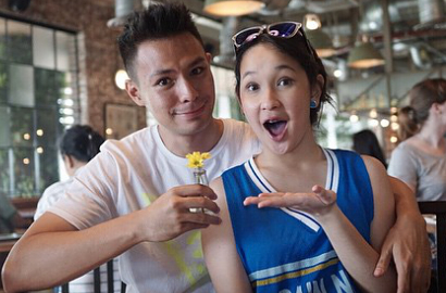 Fero Walandauw Cium Pipi Agatha Blink di Perayaan Setahun Jadian