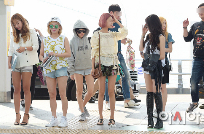 SNSD Dandan Santai Saat Berangkat ke Thailand Untuk Syuting MV