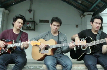 Mikha Angelo cs Kalem di MV The Overtunes 'Jatuh Dari Surga'