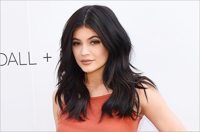 Anak Orang Kaya, Kylie Jenner Biayai Hidup Sendiri Sejak Usia 14
