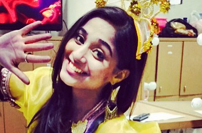 Soumya Seth Pamer Rambut Panjang, Rapunzel Pun Kalah