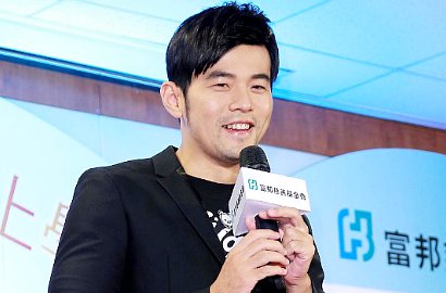 Rahasiakan Gender Anak, Jay Chou Siapkan Perlengkapan Bayi Serba Hitam