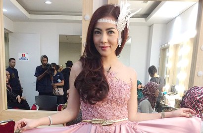 Foto Seksi Bella Shofie dan Pria Bercelana Boxer Jadi Sorotan Netter