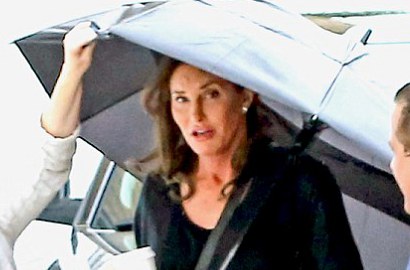 Tampil Perdana di Publik, Caitlyn Jenner Modis dengan Sepatu Boots