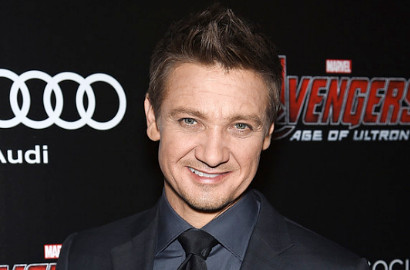 Jeremy Renner Bocorkan Poster 'Captain America: Civil War'