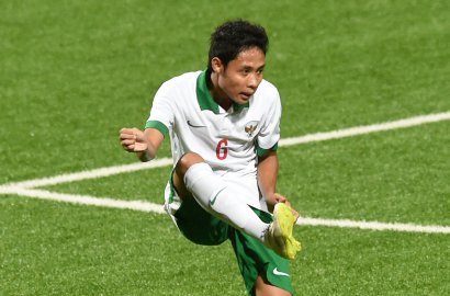 Intip Foto Evan Dimas Hibur Pemain Singapura yang Nangis di SEA Games 2015