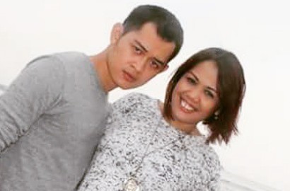 Asyik, Ely Sugigi Sudah Tukar Cincin dengan Kekasih yang Mirip Rezky Aditya