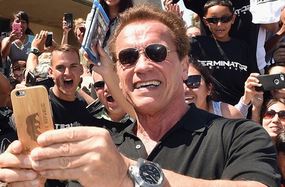 Arnold Schwarzenegger Promosi 'Terminator Genisys' di Kamp Militer