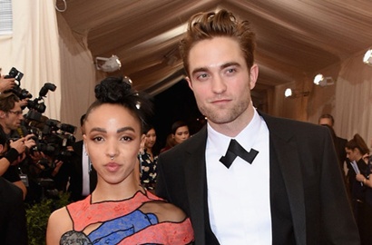 Pernikahan Robert Pattinson-FKA Twigs Batal Karena Tak Disetujui Kakak?