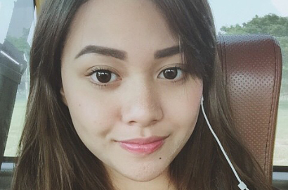 Fans Puji Lekuk Pinggang Seksi Aurel Hermansyah