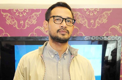 Oka Antara Tanya Soal Agama di Trailer 'Mencari Hilal'