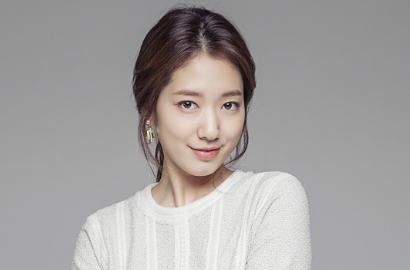 Cantiknya Park Shin Hye Bak Supermodel di Baeksang Awards untuk InStyle