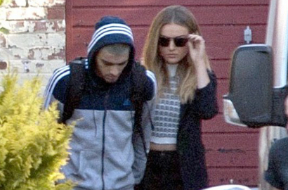 Zayn Malik Gandeng Mesra Kekasih Saat Keluar dari Rumah Calon Mertua