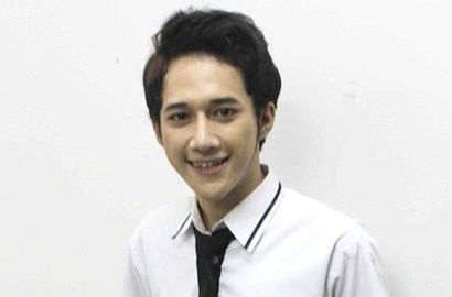 Pamer Foto Bertato dan Pakai Salib, Dicky SMASH Pindah Agama?