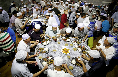 Inilah Penyebab Tiongkok Larang Warganya Berpuasa di Bulan Ramadhan