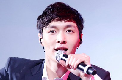 Fans Coba Pelorot Celana Lay di Konser Bangkok, EXO-L Berang?