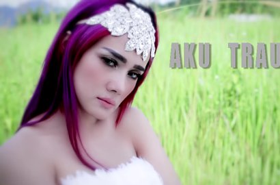 Mulan Jameela Rasakan Sakit Karena Cinta di Video Lirik 'Trauma'