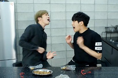 Intip Hebohnya Reaksi Idol Korea Saat Cicipi Biskuit Cacing
