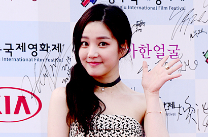 Sempat Cedera, Lee Yu Bi Akhirnya Kembali Syuting 'Scholar Walks the Night'