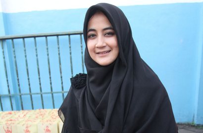 Umi Pipik Prihatin Jual Beli Bayi Online