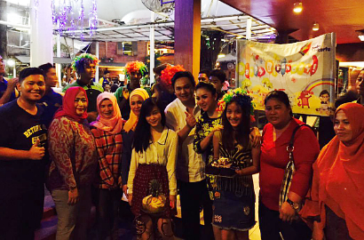 Fans Panik Lihat Nadila JKT48 Foto dan Datang ke Ultah Farhat Abbas