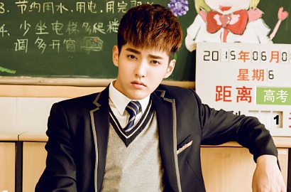 Bikin Pangling, Kris Eks EXO Pamer Foto Nyentrik Berambut Panjang