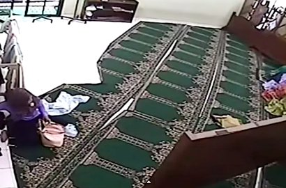 Awas, Orang Pura-pura Gabung Sholat Bisa Jadi Pencuri