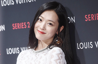 Diisukan Tinggalkan f(x), Beredar Foto Sulli Pakai Cincin di Jari Manis
