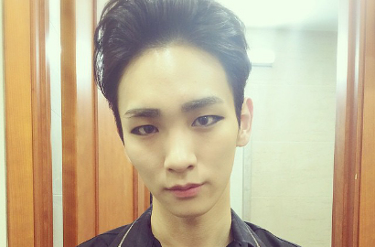 Cinta Teknologi, Key SHINee Ketahuan Antri Demi Apple Watch