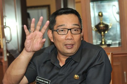 Gokil, Ridwan Kamil Bangga Foto Hitamnya Raup Ribuan Like