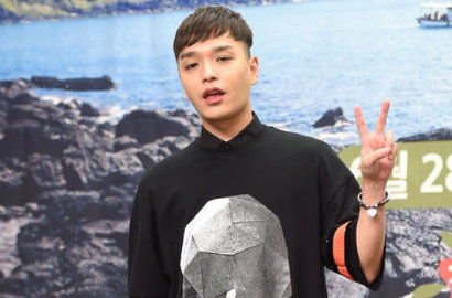 Simon D Kapok Travelling Bareng Heechul di  Acara 'Maps'