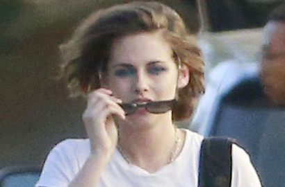 Bukan Lagi Gadis Manis, Kristen Stewart Pamer Pose Garang Ala Rock Star